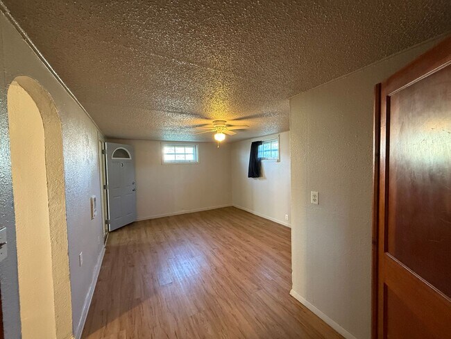 Foto del edificio - 1102 E 14th St