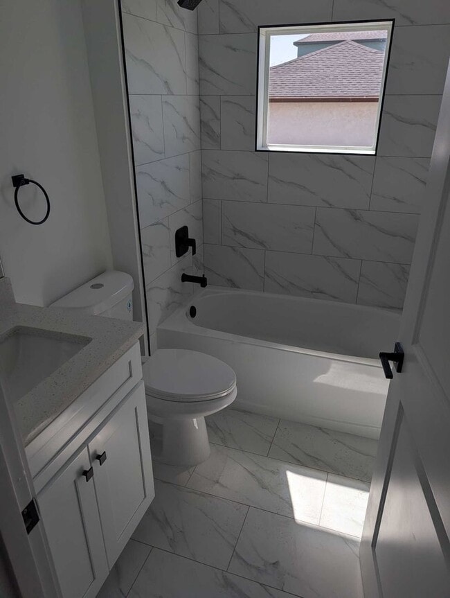 Photo - 1423 NE 12th Pl House