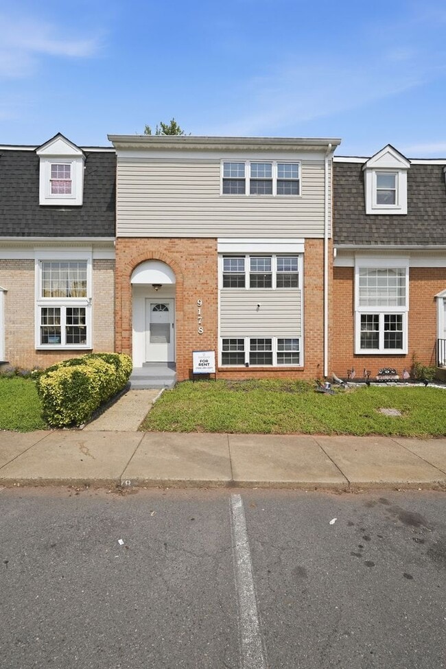 Building Photo - This beautifully designed townhome offers three spacious bedrooms and two and a half refined bath...