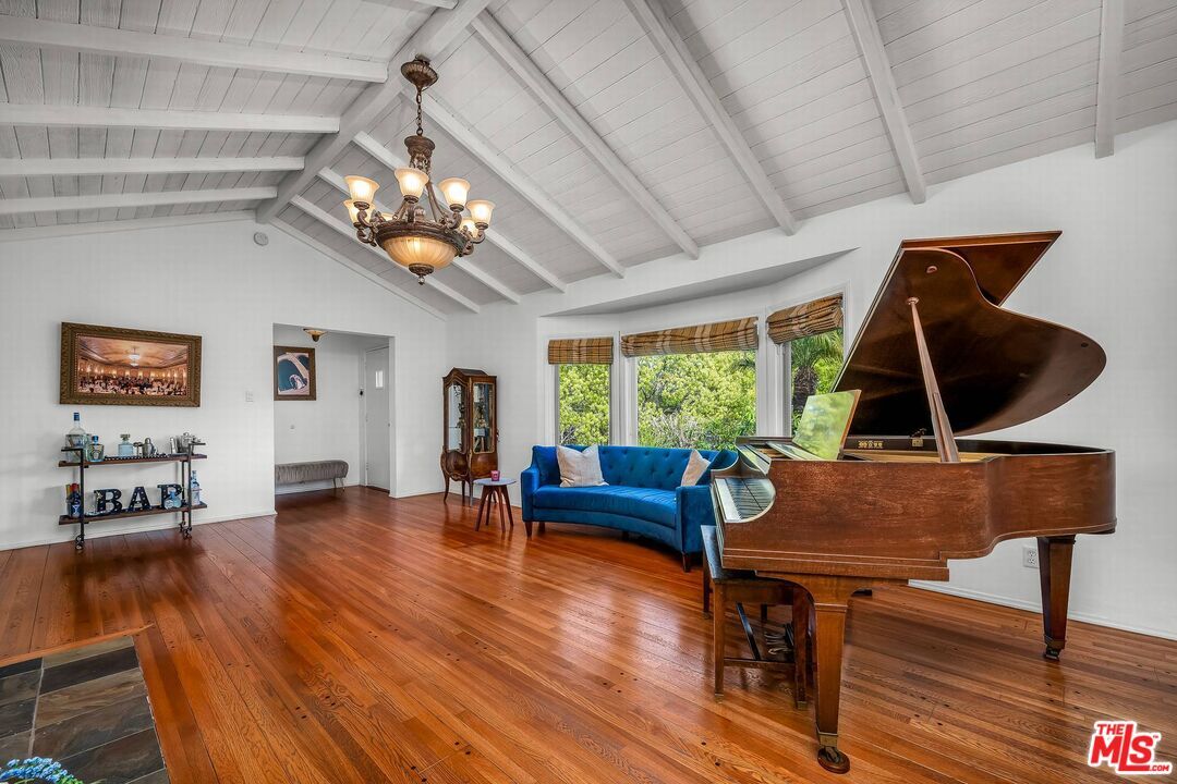 Foto principal - 10321 Rochester Ave