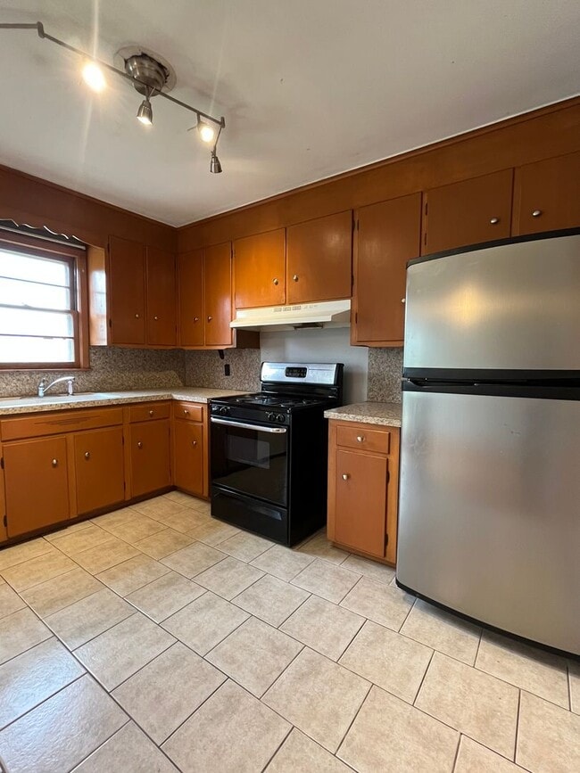 Building Photo - Three Bedroom Tulsa, 1 Bath
