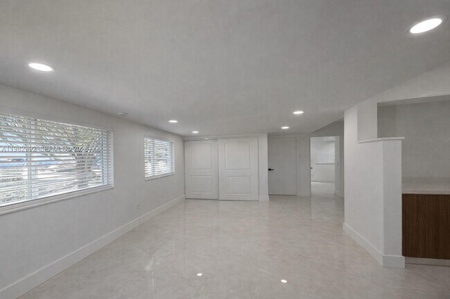 Foto del edificio - 916 NE 2nd St