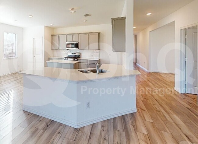 Foto del edificio - 7828 Marsh Ln