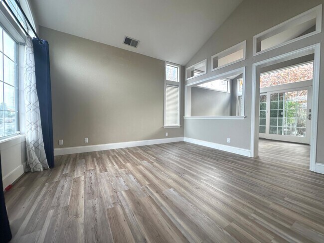 Foto del edificio - Gorgeous 3 Bed, 2.5 on Corner Lot