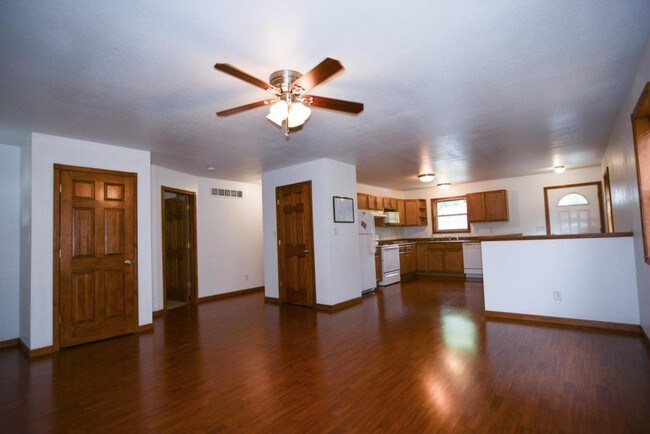 Building Photo - 1127 Pomeroy