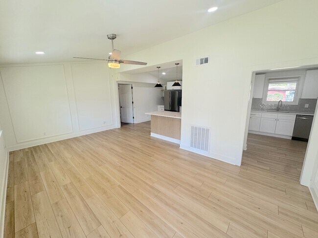 Building Photo - 324 Tanglewood Rd