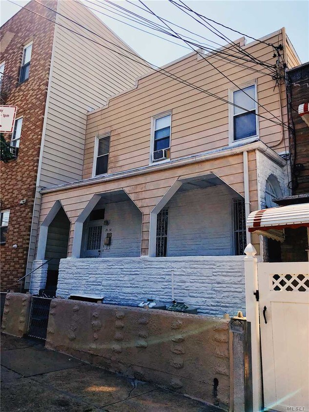 Primary Photo - 20-38-2042 42nd St