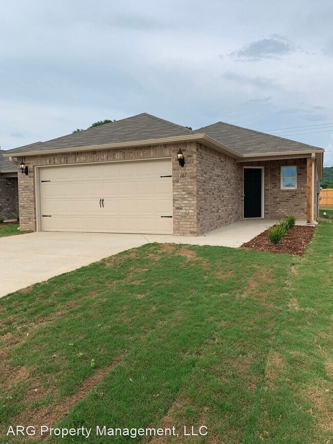 Building Photo - 4 br, 2 bath House - 107 Charleston Trail