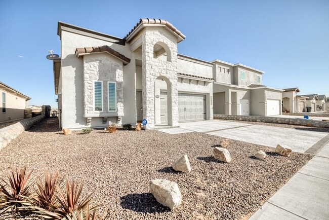 Building Photo - Eastside area for Short or Long Term Rental(Completely Furnished) Beautiful 4 bed/2 baths