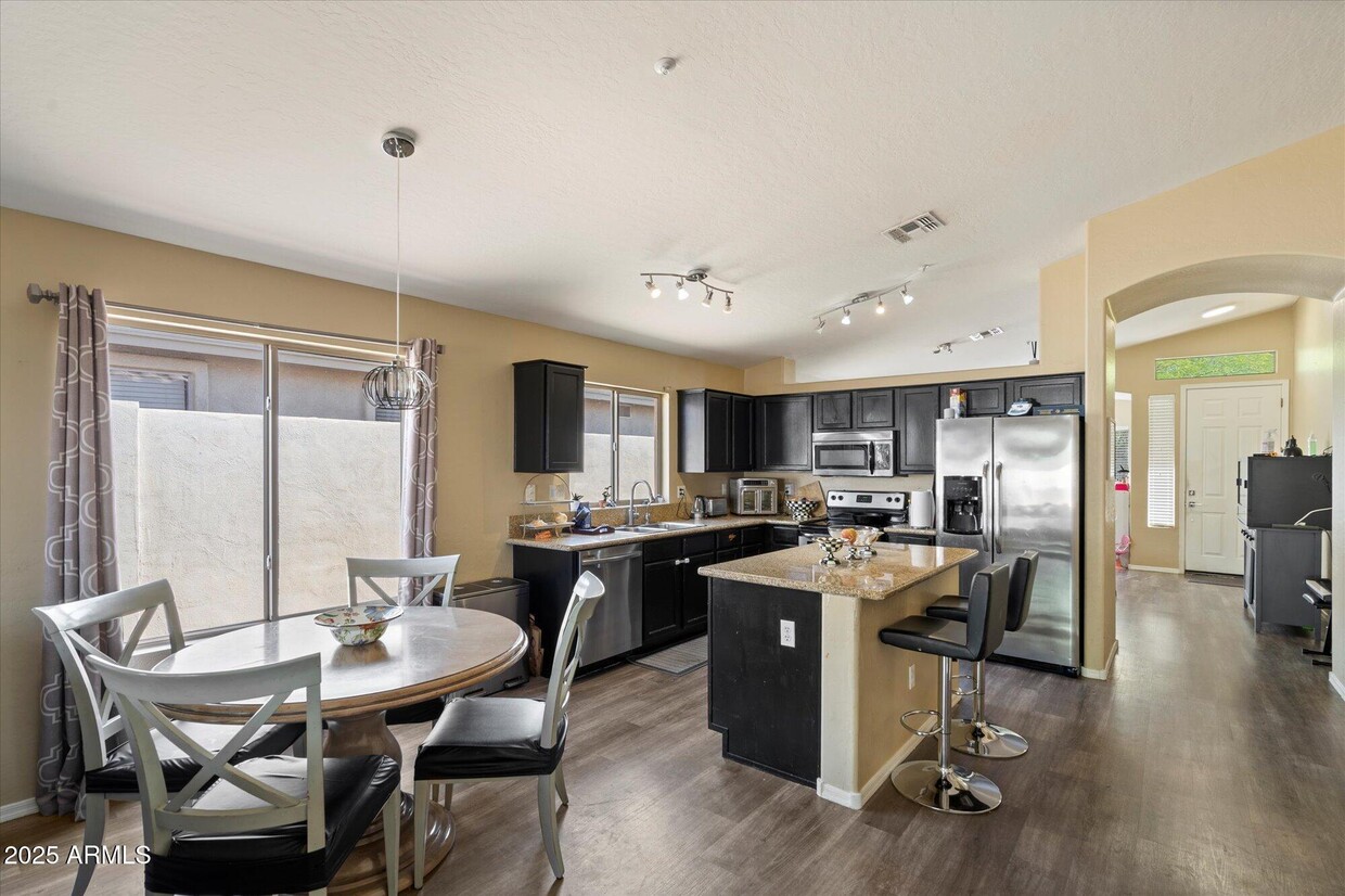 Foto principal - 15120 N 102nd St