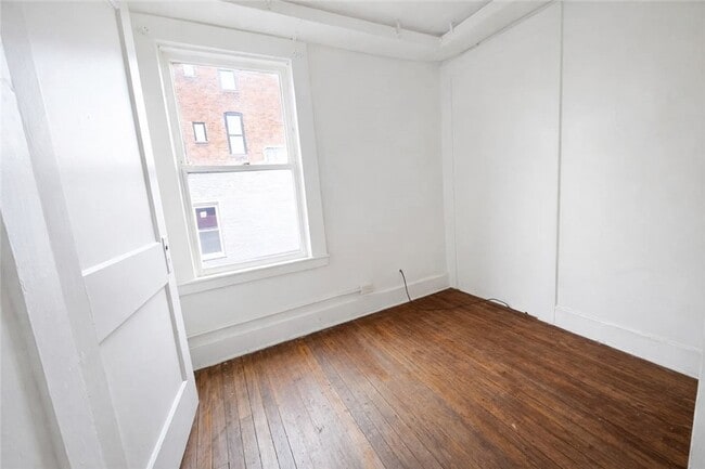 Foto del edificio - 110-112-112 Seneca St