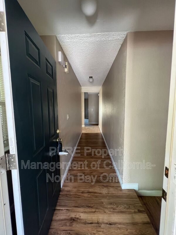 Building Photo - 1580 Gladstone Way
