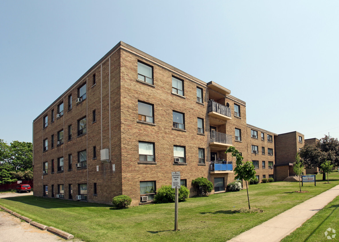 Primary Photo - 1589 Victoria Park Av