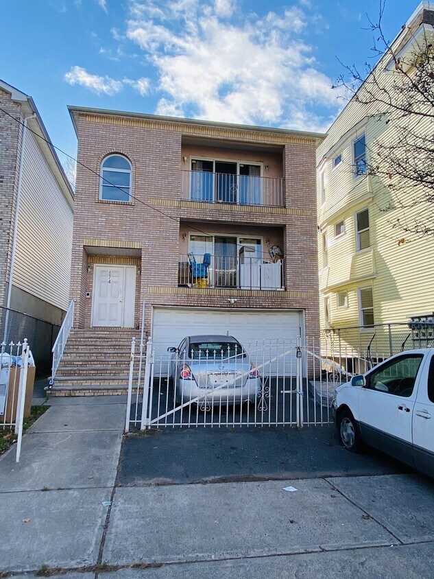 Primary Photo - 574 Hawthorne Ave