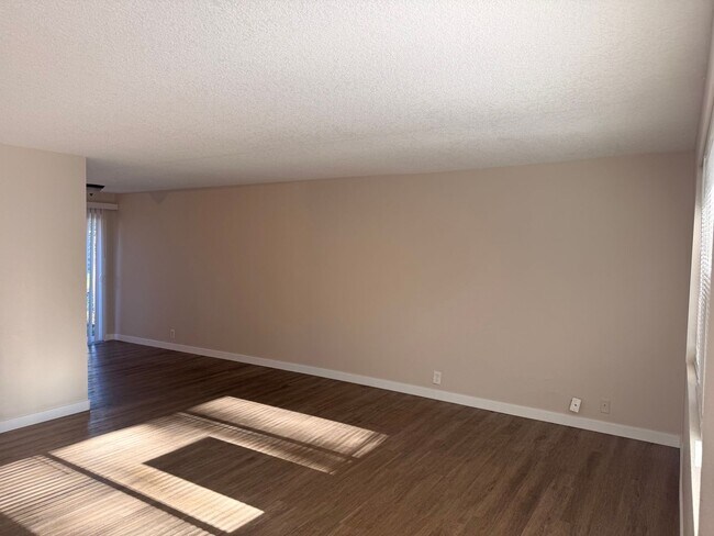 Building Photo - TFSC-B1604