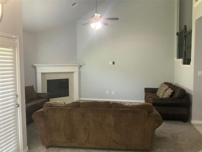Building Photo - 5675 Mountain Hollow Dr