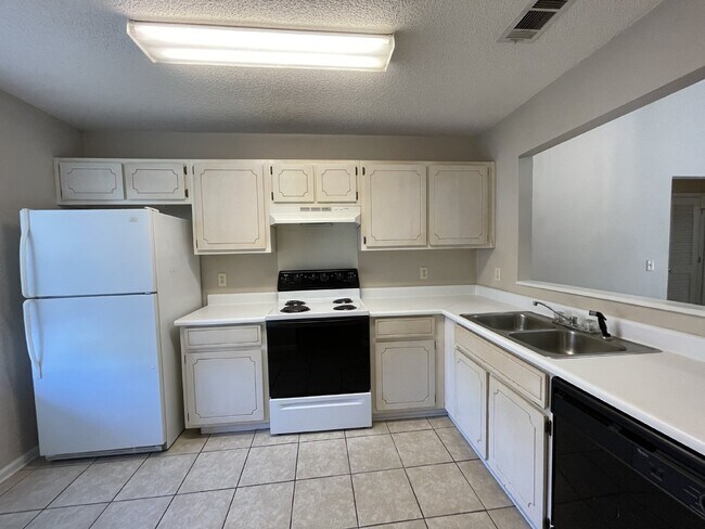 Foto del edificio - Apartment For Rent