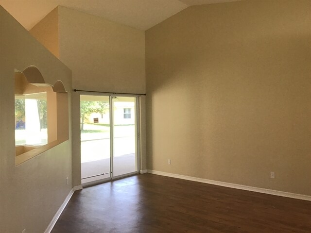 Foto del edificio - 5731 NW Zenith Drive