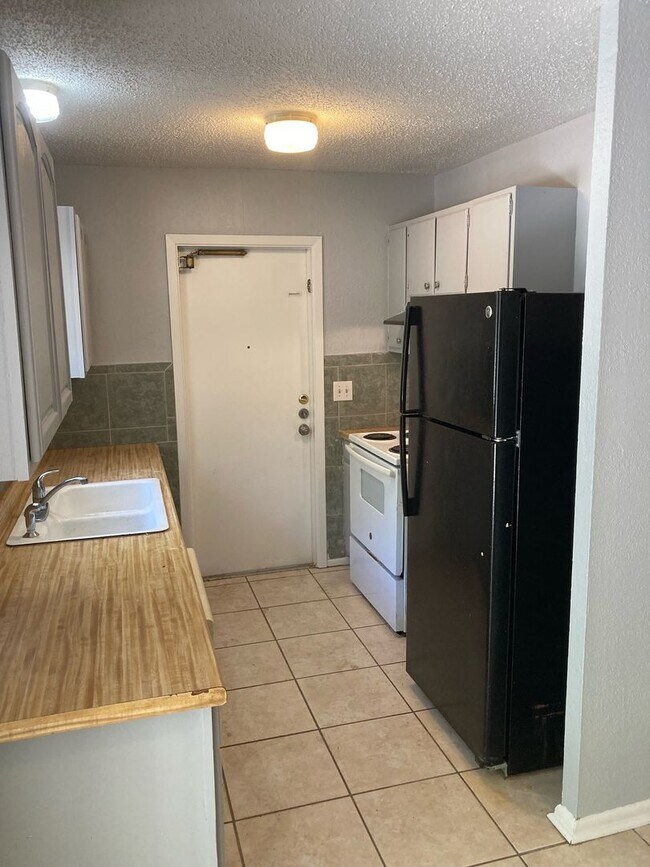 Foto del edificio - ZERO APPLICATION FEE FOR THIS 4BR/2BA NORTHEAST HOME