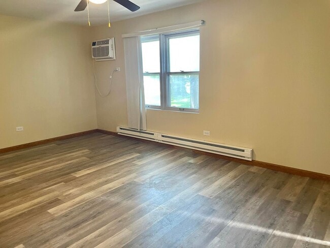 Building Photo - 8841 Schneider Ave