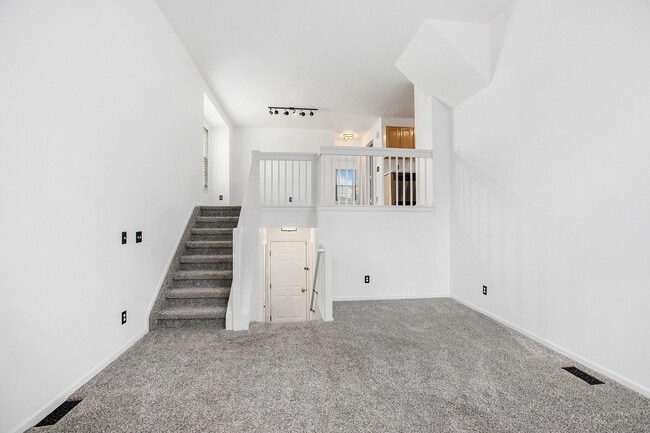 Foto del edificio - 1947 Lindsay Ln