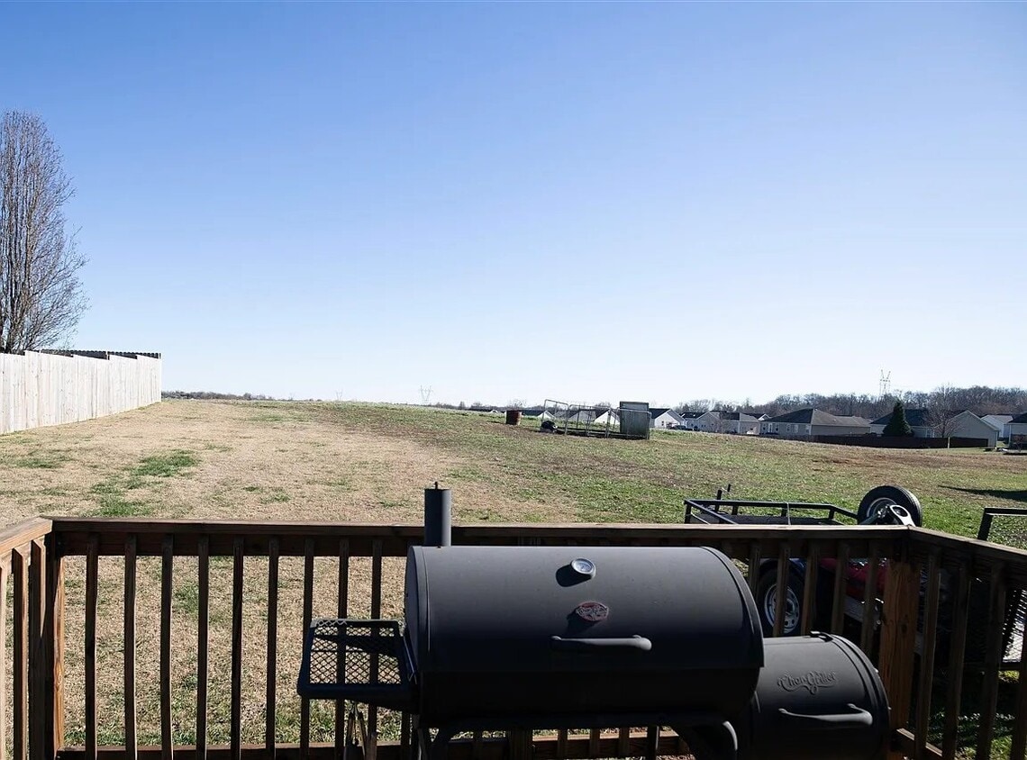 Building Photo - 1518 Calgary Way