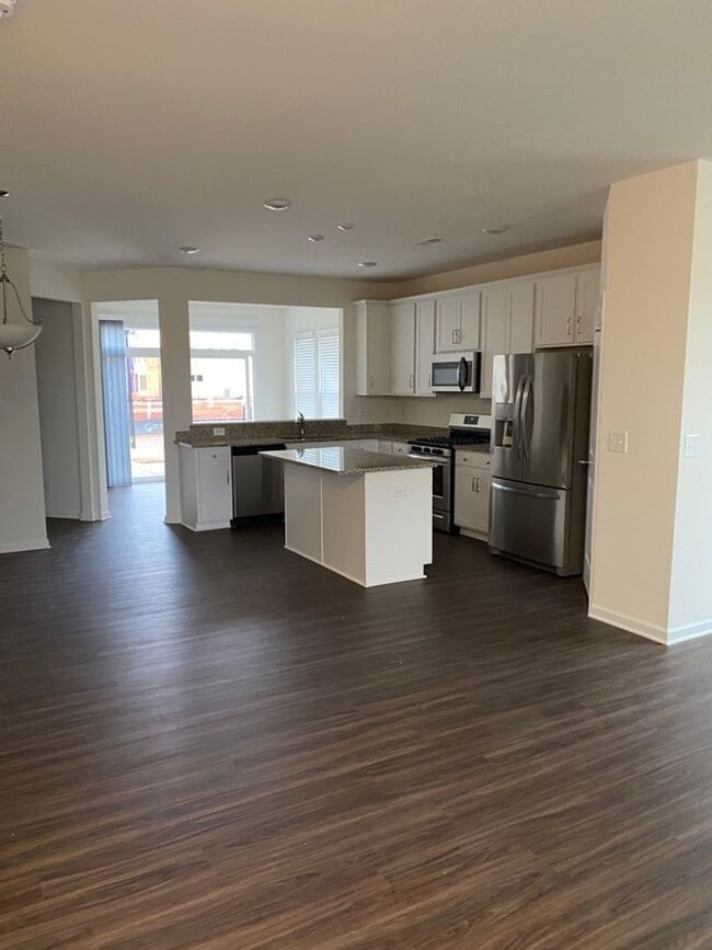 Building Photo - Townhome with 3 BR/2.5BA one car garage lo...