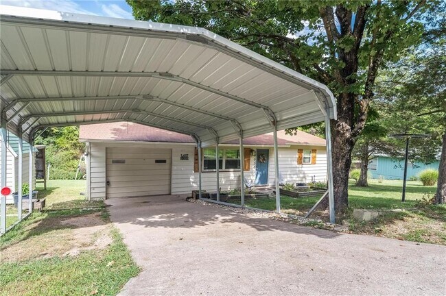 Foto del edificio - 19038 Pinecrest Ln