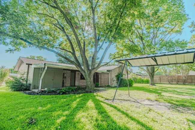 Foto del edificio - 1320 Magnolia Dr