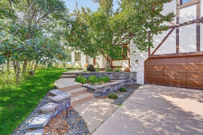 Building Photo - 4952 Cliff Point Circle West