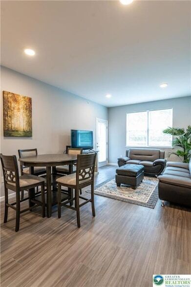 Foto del edificio - 948 N Front St