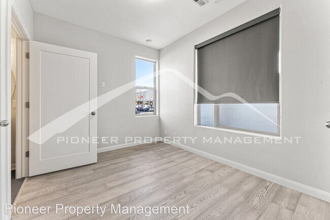 Building Photo - 3 br, 3.5 bath House - 6996 W Alaska Dr
