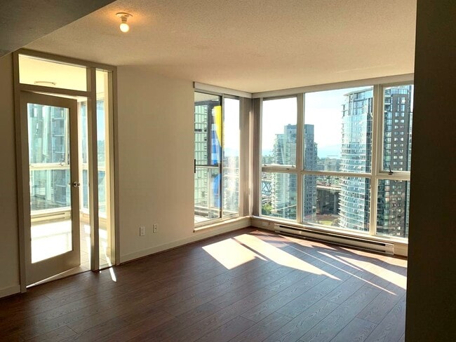 Building Photo - 1408 Strathmore Mews