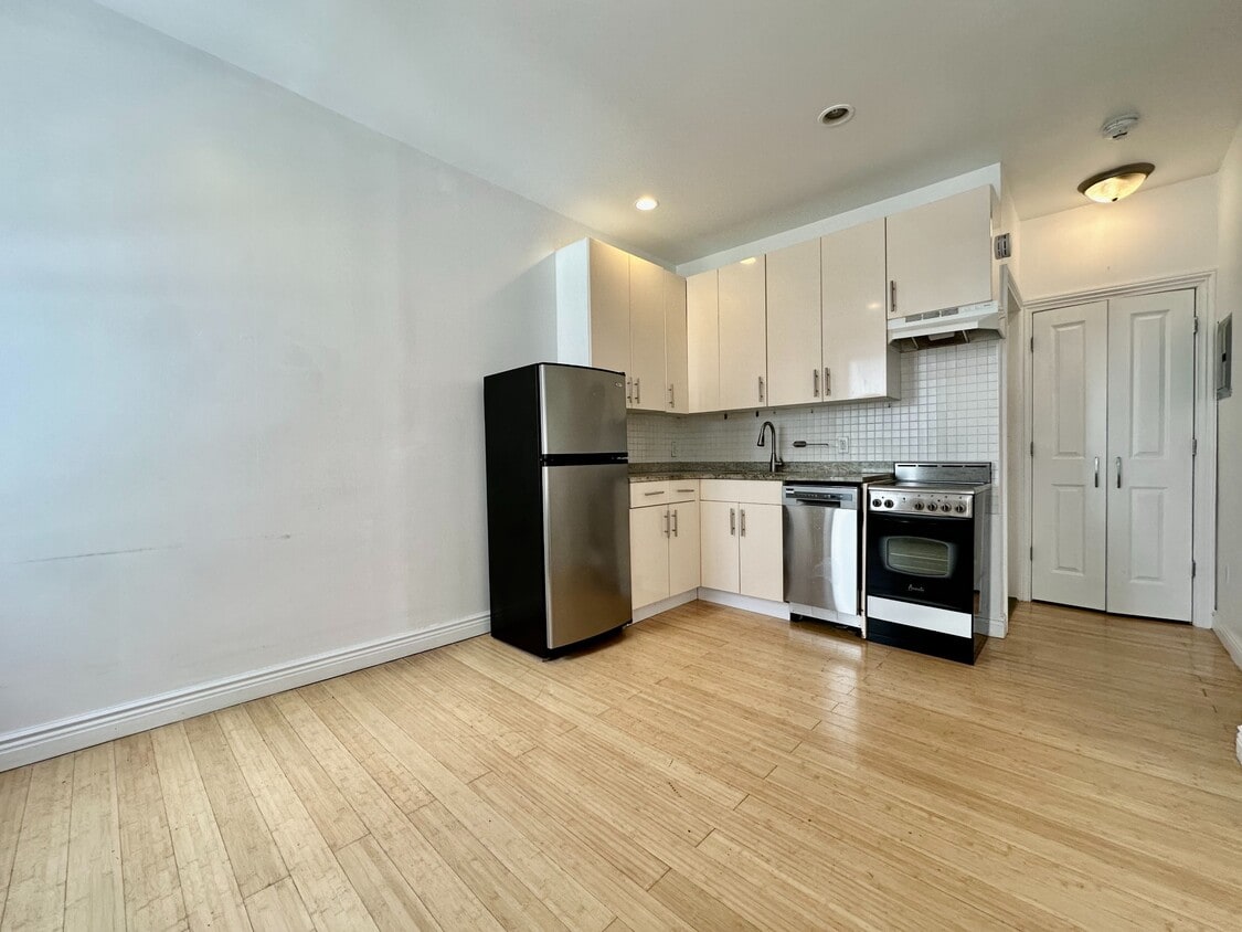 Building Photo - 344 W 52nd St