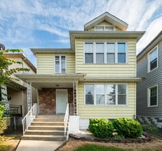 Building Photo - 727 W 117th St