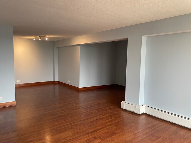 Se alquila condominio muy amplio - 2211 S Stewart Ave