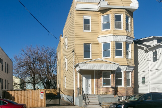 Building Photo - 83 Schley St