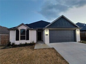 Building Photo - 931 Lakeview Dr