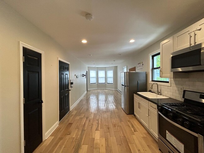 Side view of kitchen + view of living room - 3301 Barker Ave