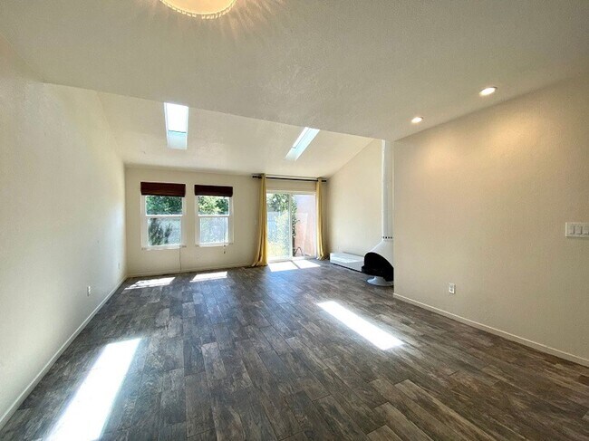 Foto del edificio - Beautifully Renovated Napa Townhome in Pri...