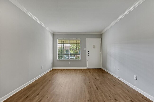 Building Photo - 845 Augusta Dr