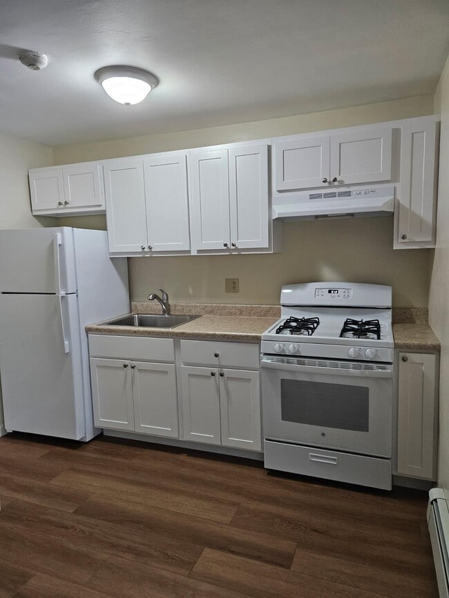 Building Photo - Parkway Apartments
