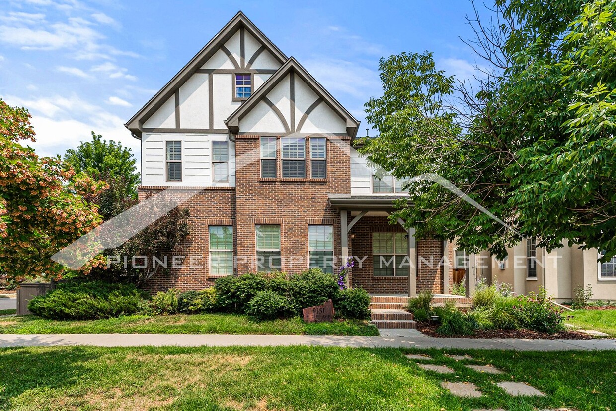 Primary Photo - Gorgeous Home with Central AC and Washer/D...