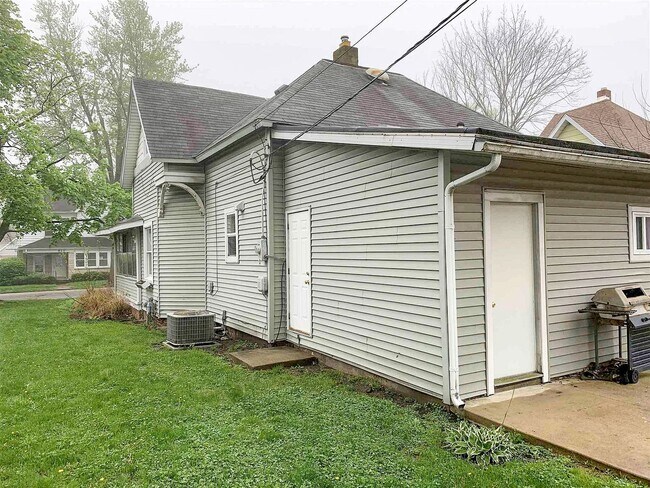 Foto del edificio - PRELEASING for AUGUST! Close to Campus