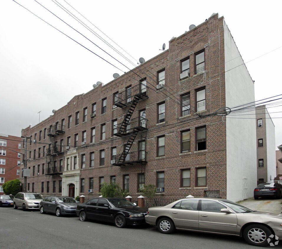 Building Photo - 1674 W 5th St