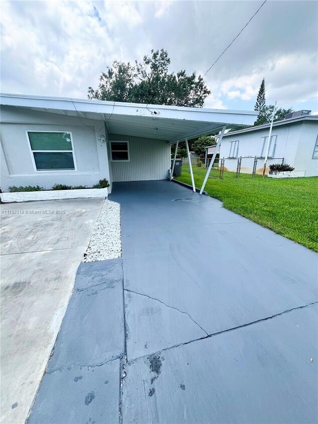 Primary Photo - 2 bedroom in West Park FL 33023