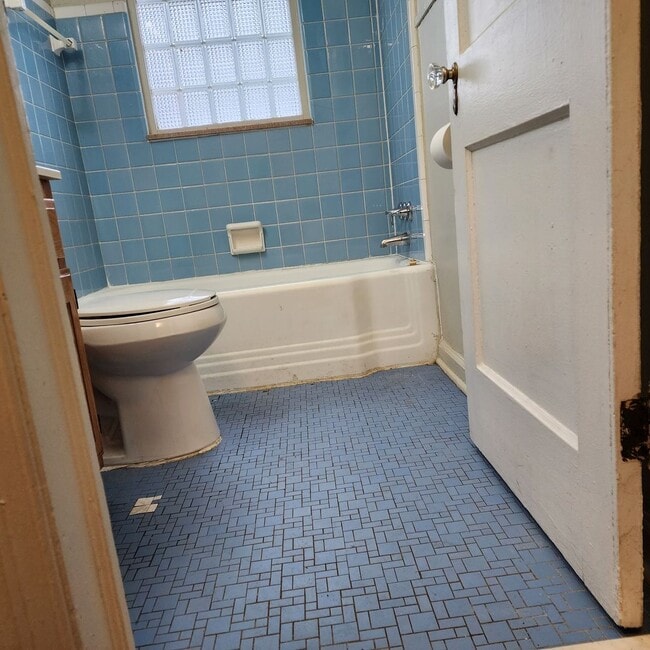 Foto del edificio - Detroit bungalow, available immediately