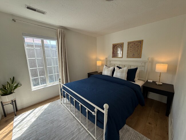 Foto del edificio - 920 W Columbia Ln