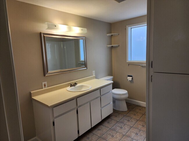 Foto del edificio - PRICE REDUCED! Don't miss out on this opportunity