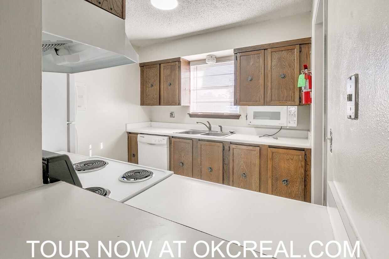 Foto principal - 1223 Lakecrest Dr